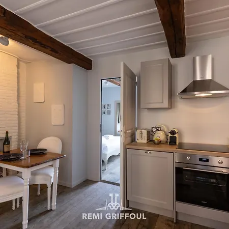 Dolphin View - 1st Floor - Charming Comfortable Flat On The Port Lägenhet *