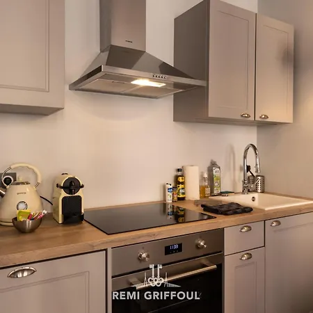 Dolphin View - 1st Floor - Charming Comfortable Flat On The Port *