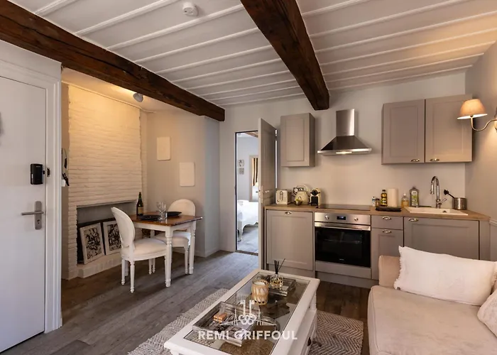 Dolphin View - 1st Floor - Charming Comfortable Flat On The Port * Honfleur