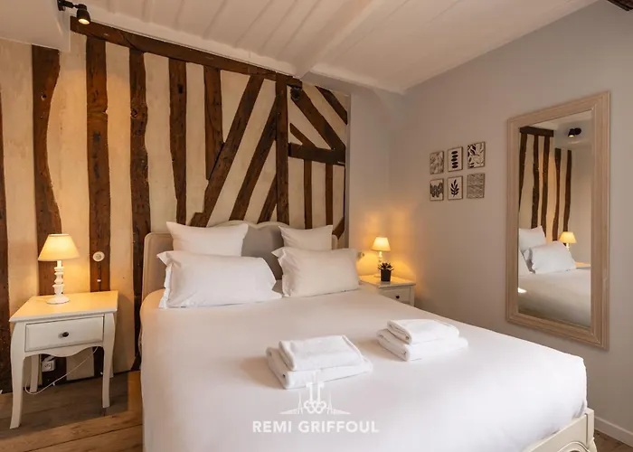 Apartment Dolphin View - 1st Floor - Charming Comfortable Flat On The Port