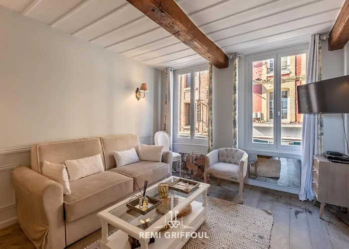 Apartment Dolphin View - 1st Floor - Charming Comfortable Flat On The Port